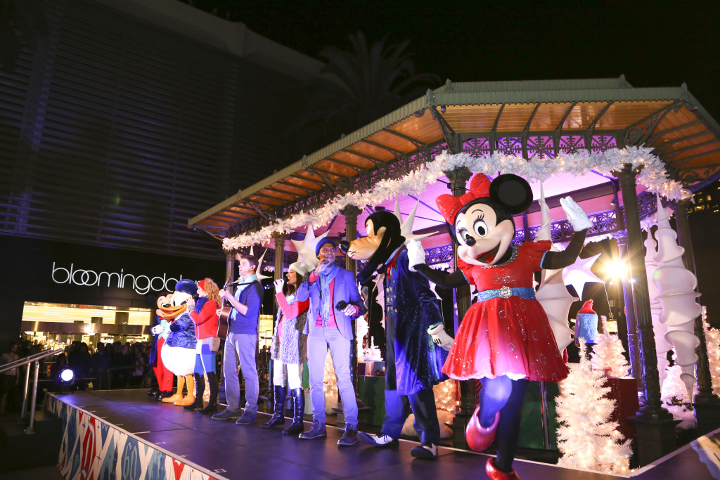 Mickey Mouse & Friends - Tree Lighting Ceremony 2015