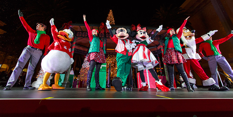 Fashion Island’s Annual Holiday Tree Lighting hosted by Mickey Mouse & Friends from the Disneyland® Resort!
