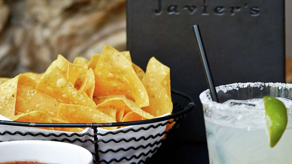 aria-dining-javiers-chips-and-drink.tif.image.960.540.high - Orange ...