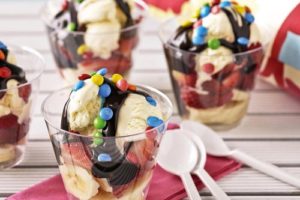 Ruby's Diner free events at Irvine Spectrum Center to make your own Sundae